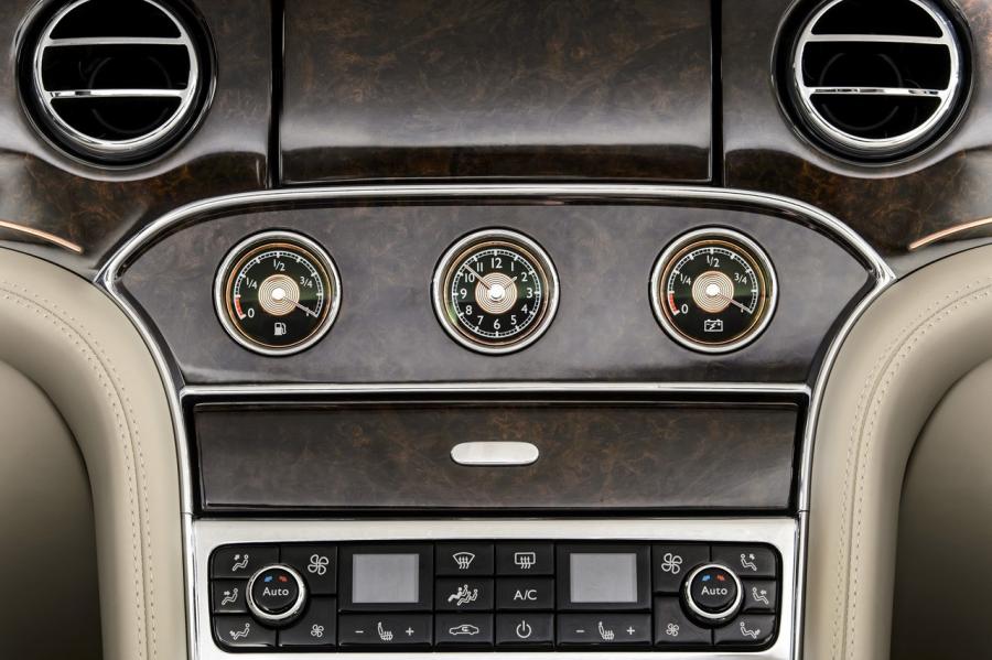 Детали интерьера Bentley Hybrid Concept 2014 года  (фото 10 из 13)